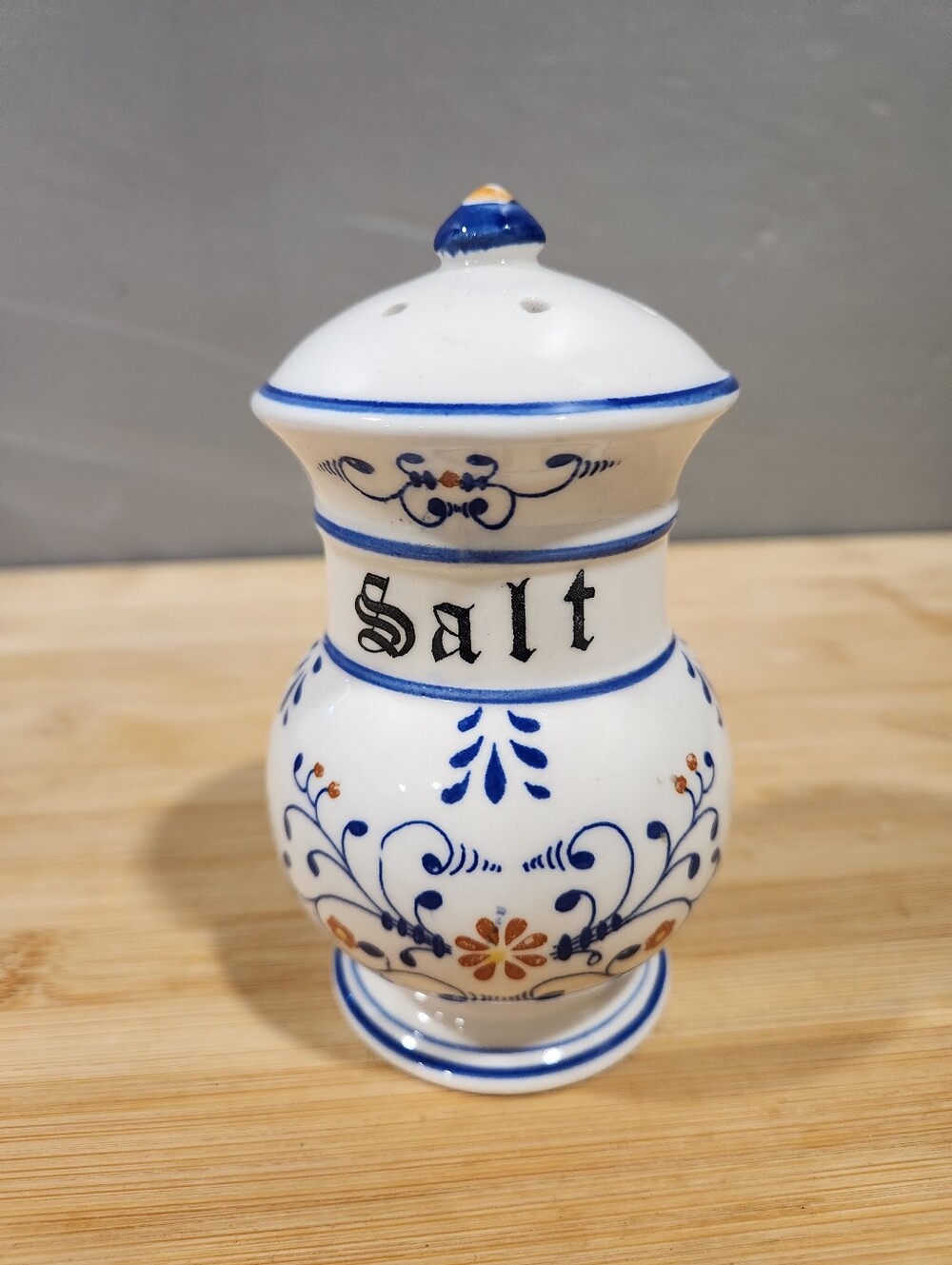 Vtg Royal Sealy Heritage Ceramic Salt Shaker Blue White Floral Japan